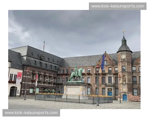 红魔魅影与药厂奇迹:当老特拉福德的底蕴遇见莱茵河畔的战术革命 红魔魅影与药厂奇迹:当老特拉福德的底蕴遇见莱茵河畔的战术革命